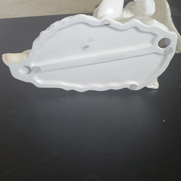 Vintage O'Well Porcelain Angel Figurine Playing a Mandolin - Picture 9 of 9